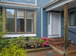 28 Collins Ter, Saratoga Springs, NY 12866