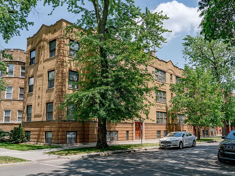 2620 W Gunnison St #3 — Photo 2