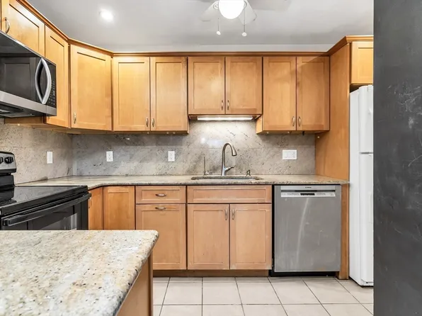 21 Margin St APT 33, Lynn, MA 01905