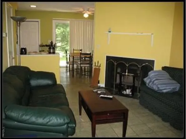 112 Chaucer Ct, Carrboro, NC 27510