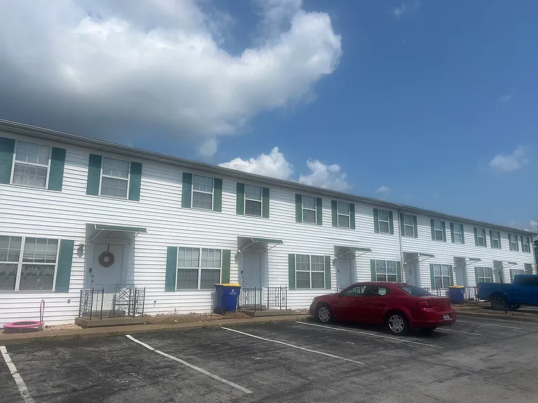 3260 Spring Hollow Ave #5 — Photo 1