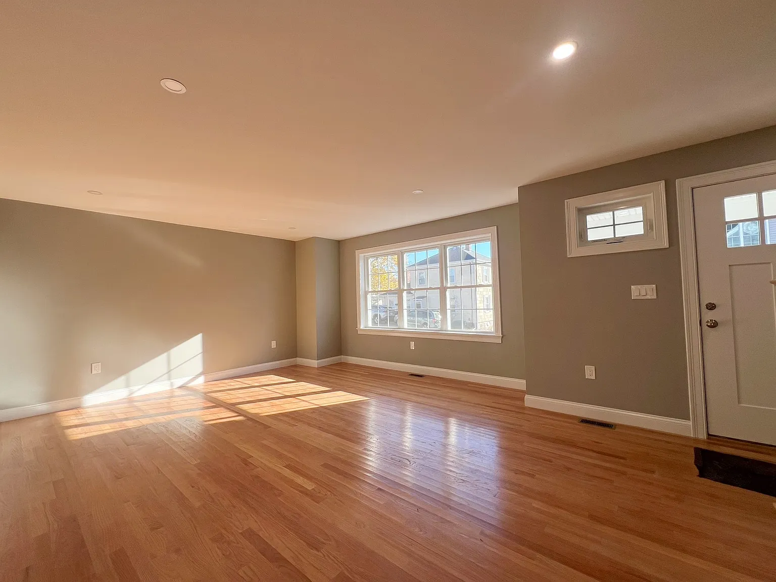 3 bed, 2.5 bath, 1800 sqft, $4,000 — Photo 4