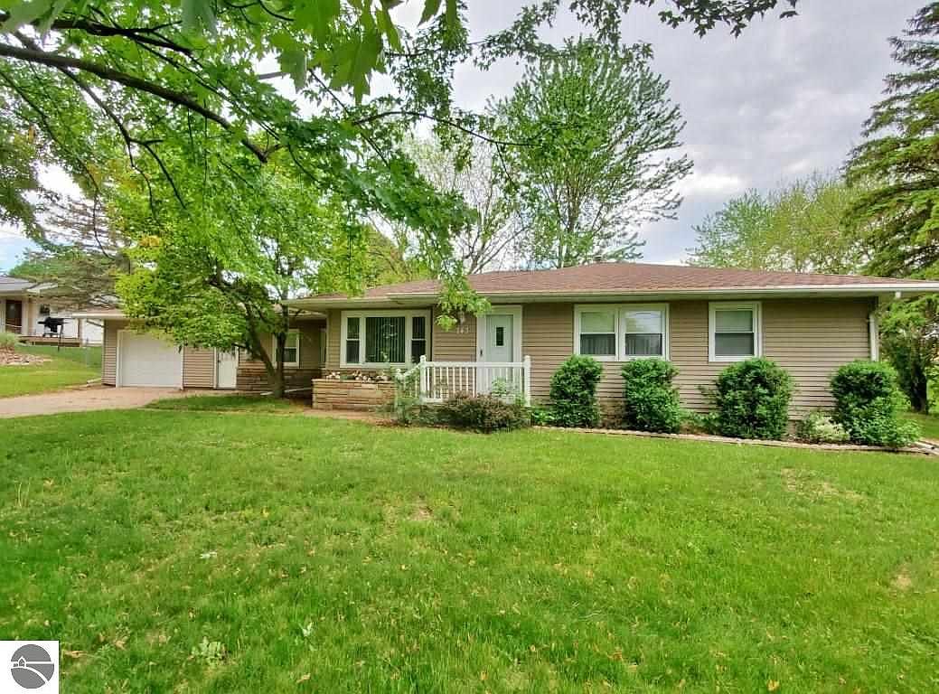 743 N Pine River St, Ithaca, MI 48847 | Zillow