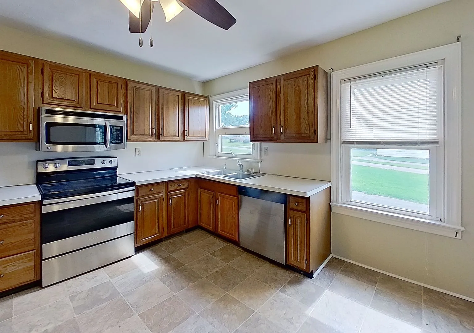 Single Family Home in Loganville/York Area — Photo 2