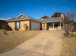 10008 N Suttonwood Dr, Fort Worth, TX 76108