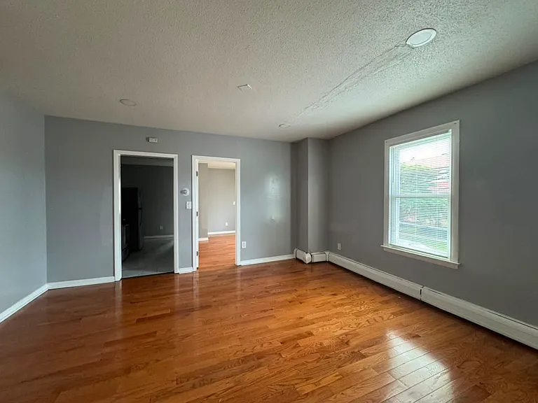 910 Dixwell Ave #2RR — Photo 10