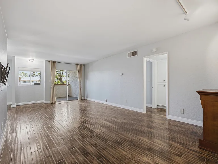 2444 E Del Mar Blvd #305 — Photo 2