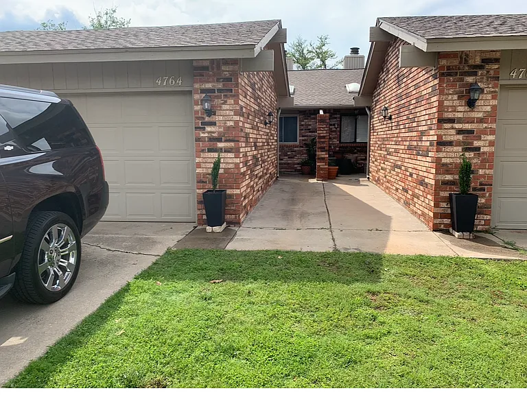4764 Hemlock Cir — Photo 1