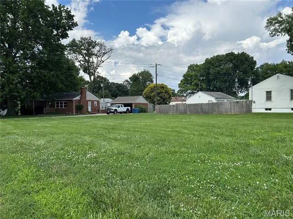 1703 Pontoon Rd, Granite City, IL 62040