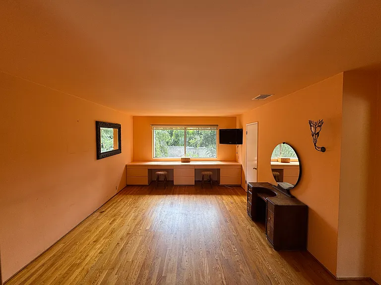 3045 Arrowhead Dr — Photo 2
