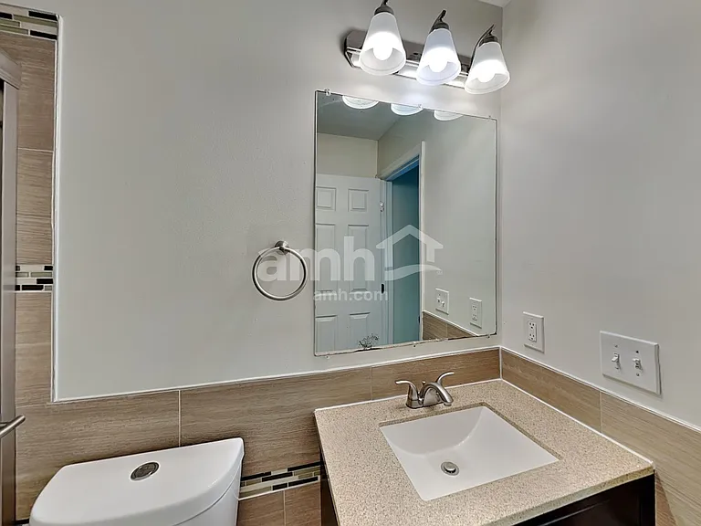 640 Norfolk Sq S — Photo 10