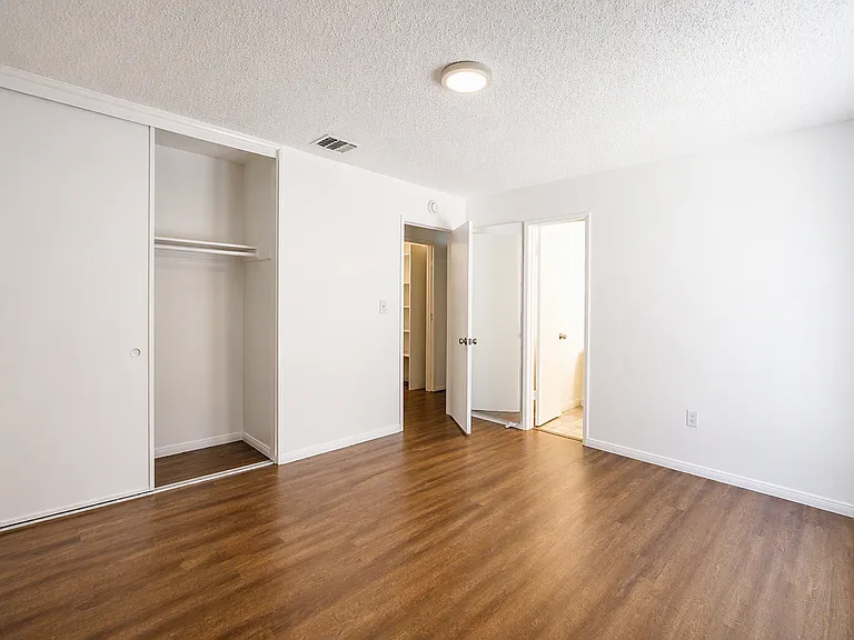 220 Lilac Ct — Photo 33