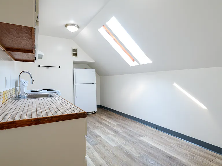 Shannon Apartments — Photo 7