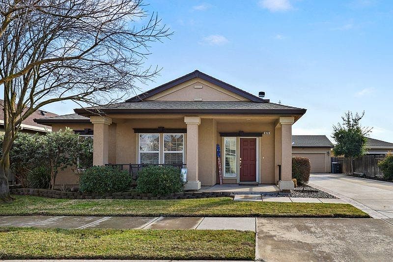 1st image of 673 Esther Way
