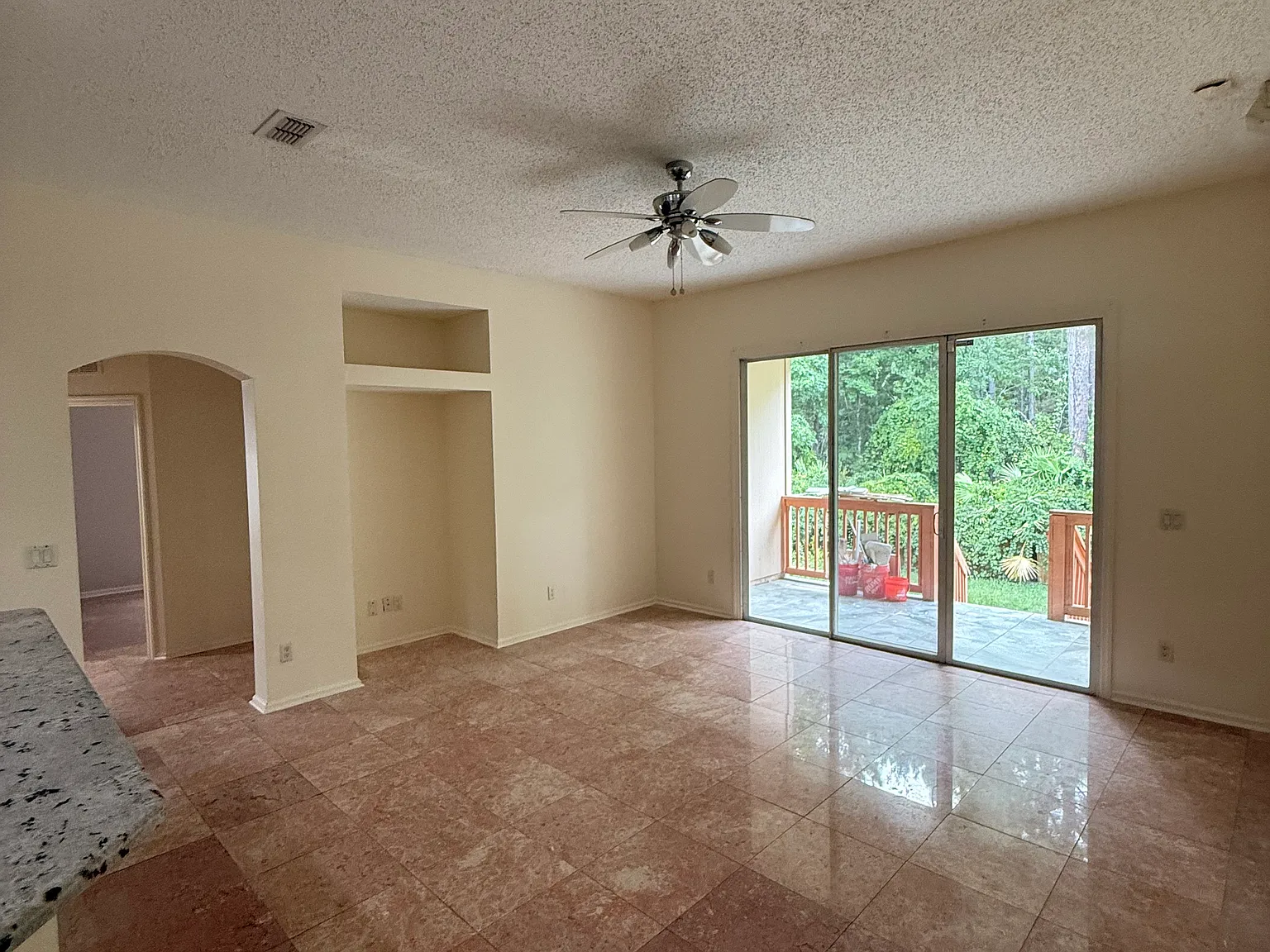 4 bed, 1908 sqft, $2,500 — Photo 2