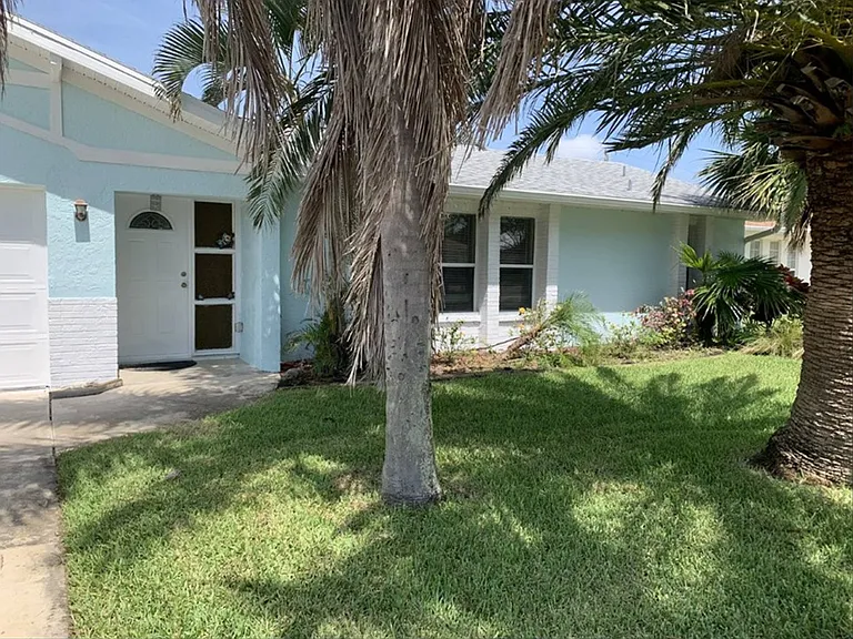 788 Hibiscus Dr — Photo 1