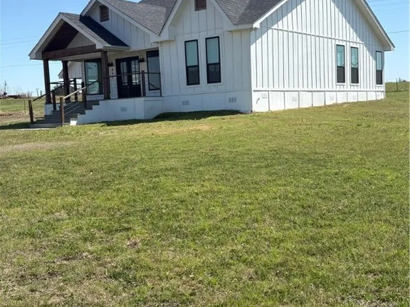 891 County Road 301, Shiner, TX 77984