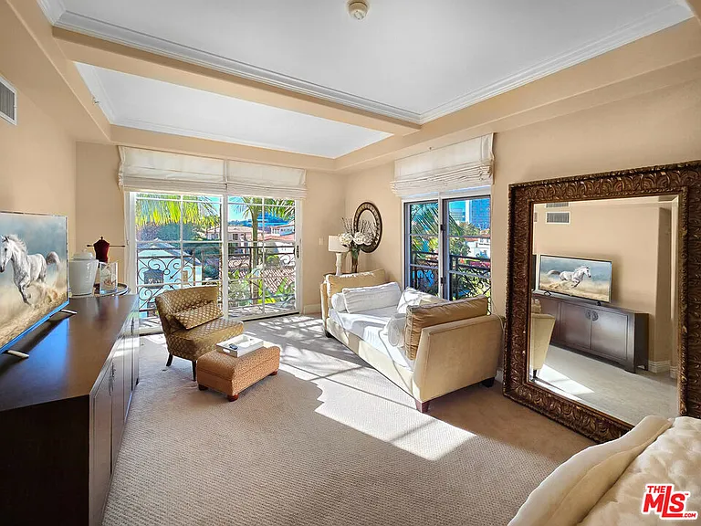 10795 Wilshire Blvd #304 — Photo 34
