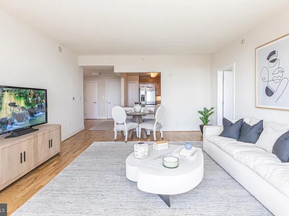 717 S Chris Columbus Blvd #704, Philadelphia, PA 19147