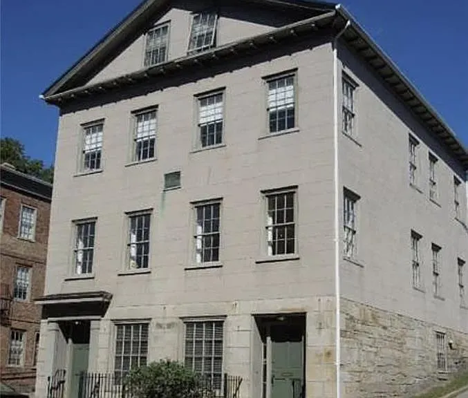 237 N Main St #3 — Photo 1
