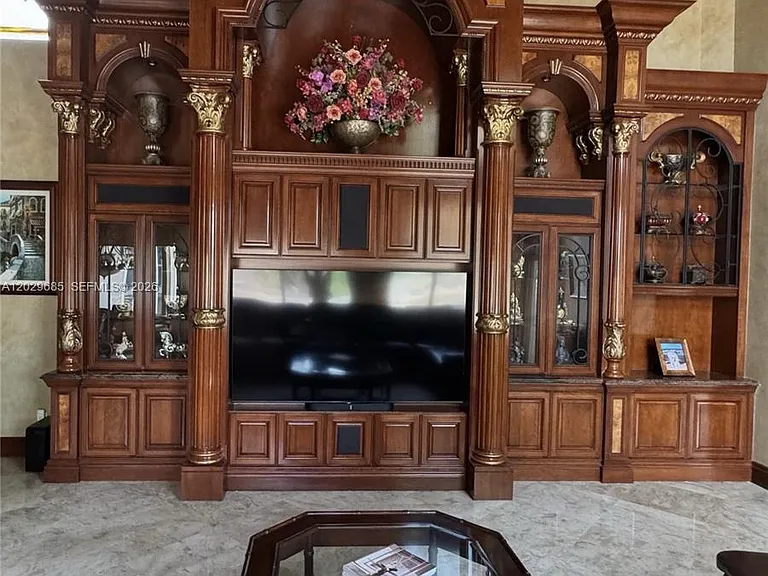 10445 Canterbury Ct — Photo 48