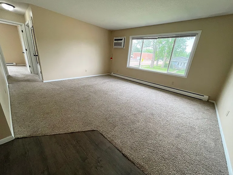 235 W 1st St — Photo 2