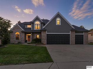 1011 Norton Dr, Papillion, NE 68046