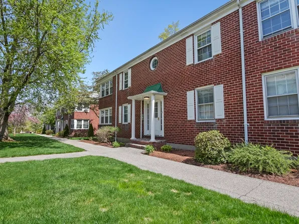 3 Parkview Ln APT D, Haverhill, MA 01835