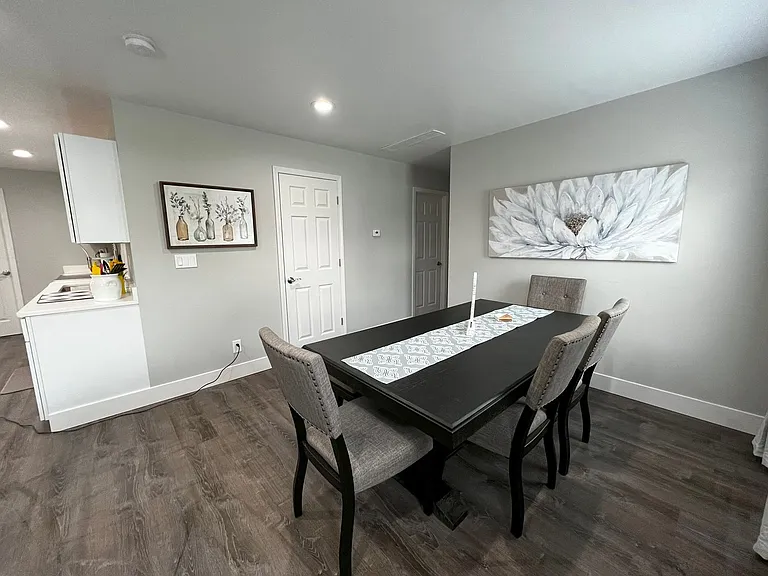 956 Olympia Dr — Photo 5