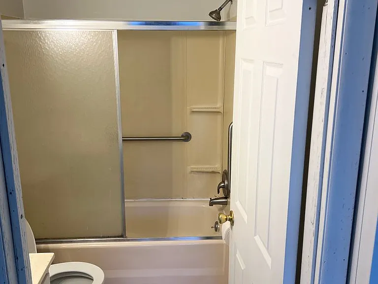 17 Bessemer Ave — Photo 2