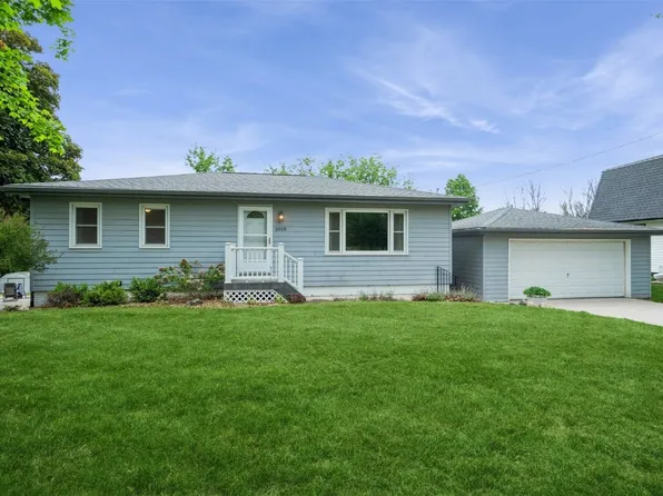 1018 E 1st St, Center Pt, IA 52213