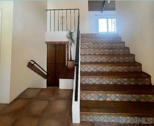 4 bed, 2.0 bath, 1806 sqft, $5,200 — Photo 2