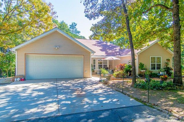 1st image of 1216 Oakwood Dr