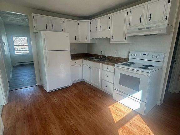 2nd image of 15 Rice St APT 3