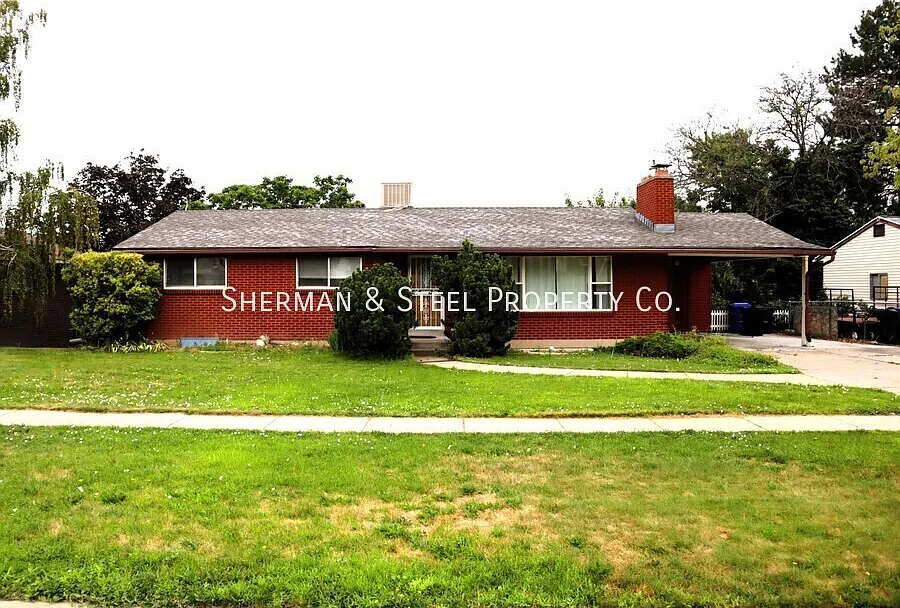 Spacious 5-Bedroom Bountiful Home with 2,744 Sq. Ft. of Comfortable Living Space — Photo 2