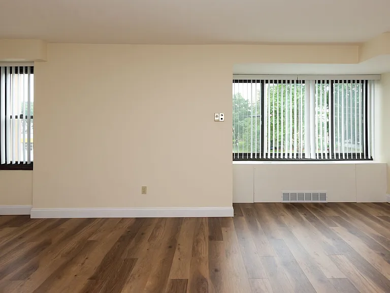 Lakewood Apartments — Photo 37