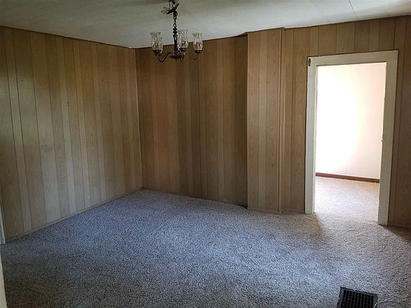 4th image of 800 E Main St