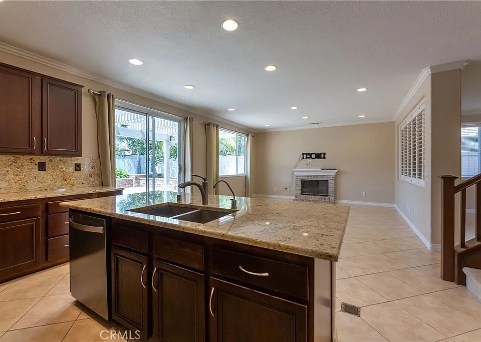 14 Monument Pl