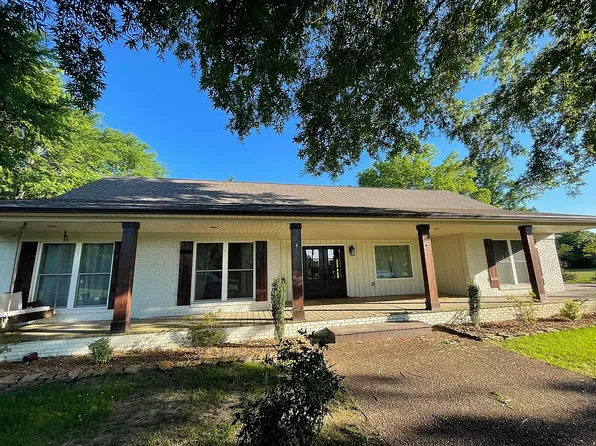 79 Oak St, Lexington, TN 38351