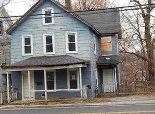 33 N Montgomery St, Walden, NY 12586
