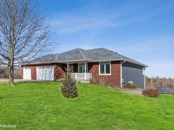 3132 E View Circle Dr, Riverside, IA 52327