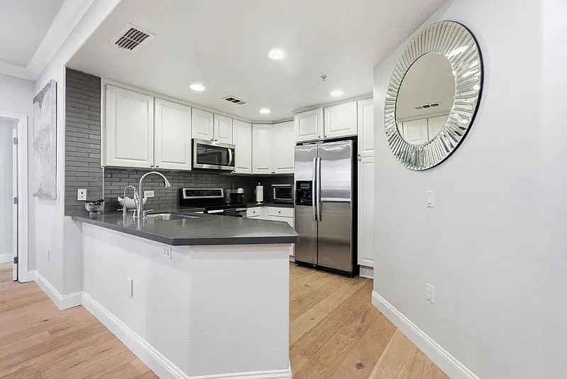 2 bed, 2.0 bath, 1274 sqft, $3,298 — Photo 3