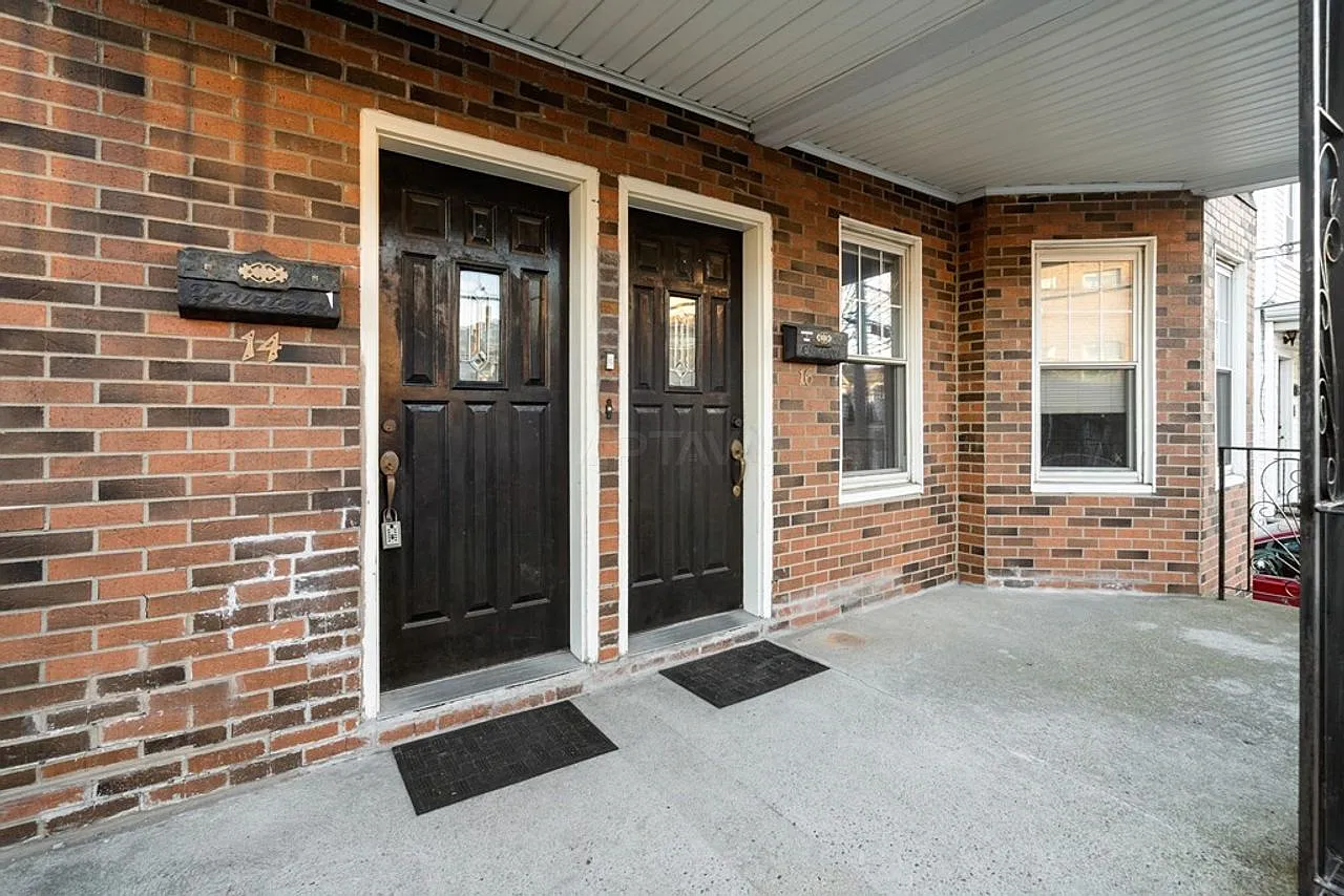 Tufts University / Ball Square / Medford Square area, 7 bedroom, 2 bathroom apartment — Photo 3
