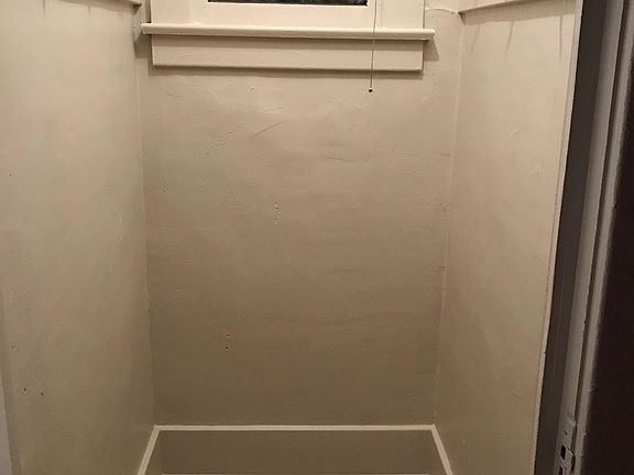3rd image of 122 Pries Ave #1