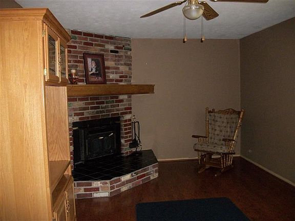 2nd image of 6 Kimberly Ct