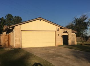 513 Greenwood Dr, Yukon, OK 73099