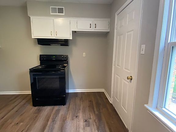 4th image of 8230 Cedarbrook Dr