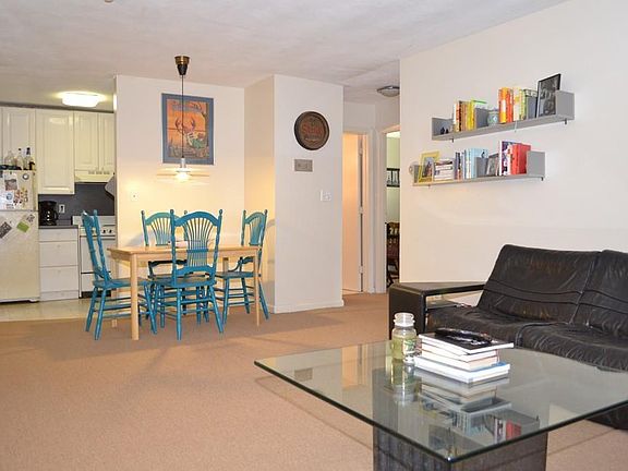 5th image of 18 Glencoe St APT 18