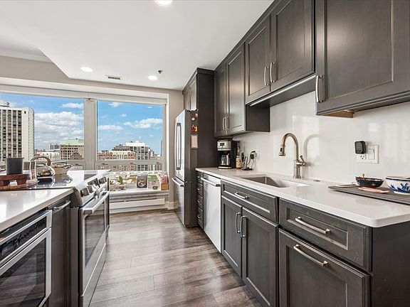 2nd image of 57 E Delaware Pl APT 1805