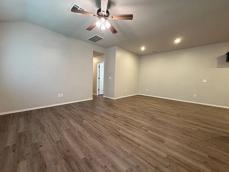 404 Chalk Hill Ct — Photo 6